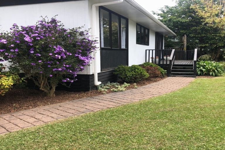 Photo of property in 2/5 Compass Place, Te Atatu Peninsula, Auckland, 0610