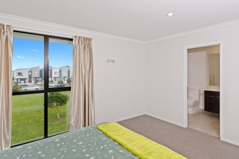 Photo of property in 14 Rangihina Road, Hobsonville, Auckland, 0616