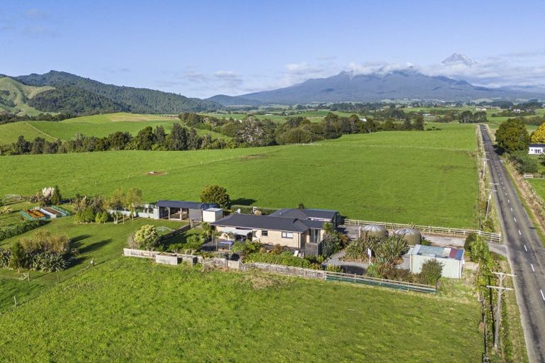 Photo of property in 37 Upper Pitone Road, Pitone, New Plymouth, 4374