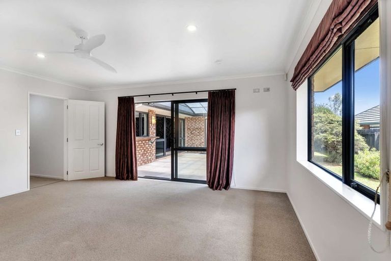 Photo of property in 21 Mandalay Place, Waiuku, 2123