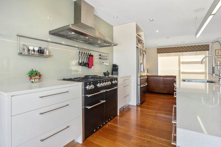 Photo of property in 81 Seacliffe Avenue, Narrow Neck, Auckland, 0622
