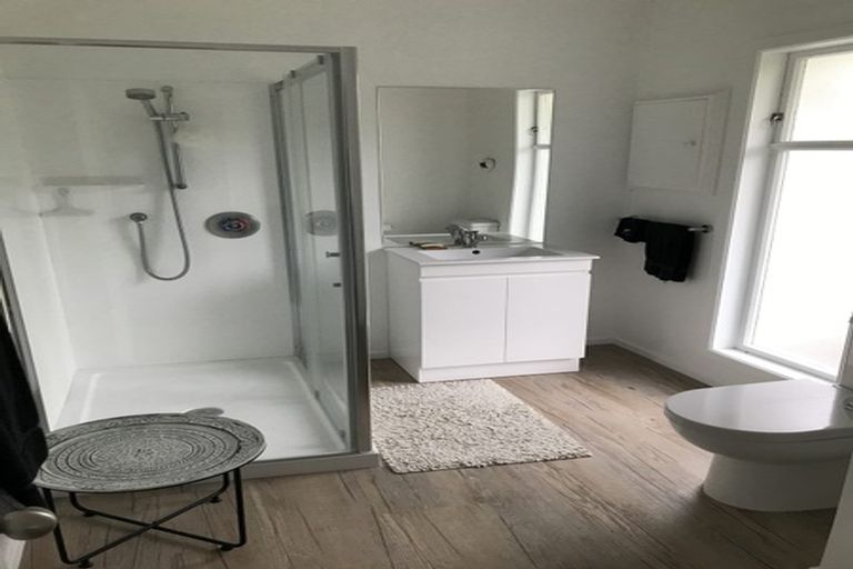 Photo of property in 1a Nikau Road, Waikanae, 5036