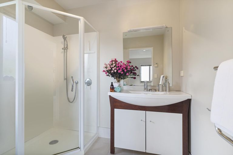 Photo of property in 51 Kittiwake Drive, Schnapper Rock, Auckland, 0632