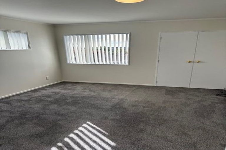 Photo of property in 1/9 Santiago Crescent, Unsworth Heights, Auckland, 0632