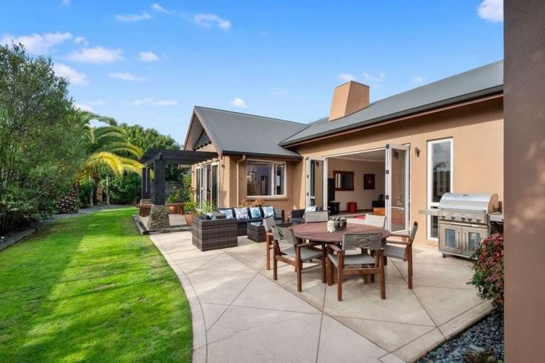 Photo of property in 1 Piha Close, Papamoa Beach, Papamoa, 3118