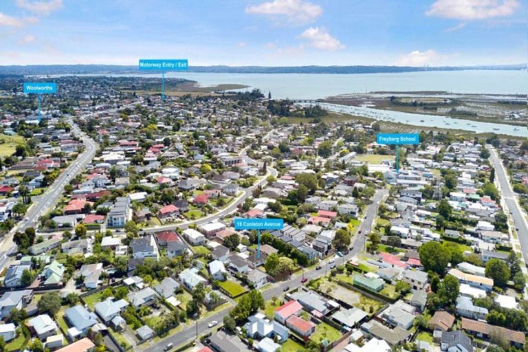 Photo of property in 16 Coniston Avenue, Te Atatu South, Auckland, 0610