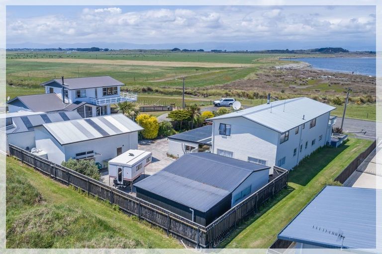 Photo of property in 67 Hartley Street, Foxton Beach, Foxton, 4815