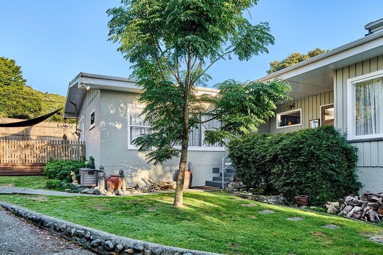 Photo of property in 70 Winara Avenue, Waikanae, 5036