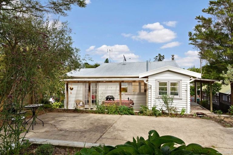 Photo of property in 79 Kaurilands Road, Titirangi, Auckland, 0604