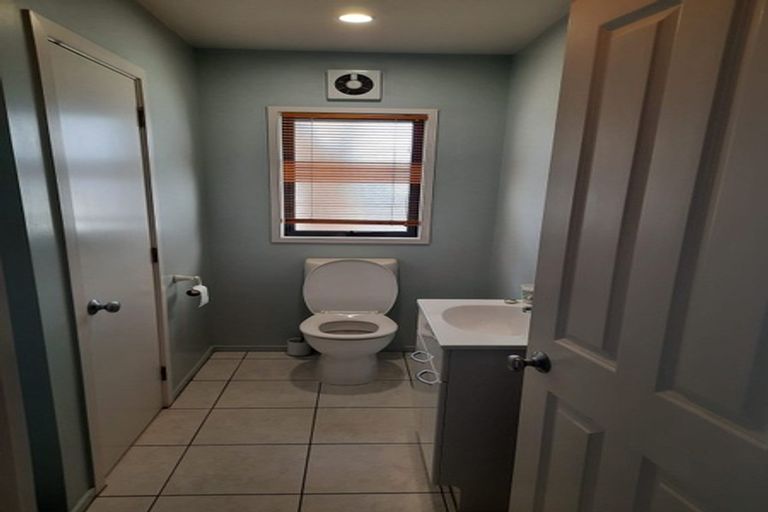 Photo of property in 8 Forbes Lane, Newlands, Wellington, 6037