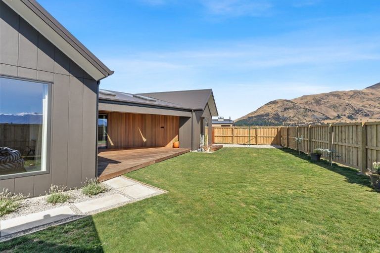 Photo of property in 21 Packer Road, Wanaka, 9382