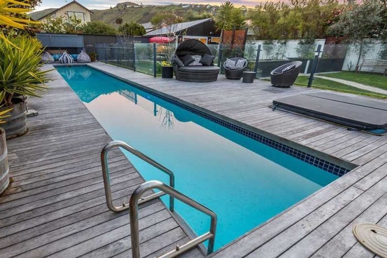 Photo of property in 100 Esplanade, Sumner, Christchurch, 8081