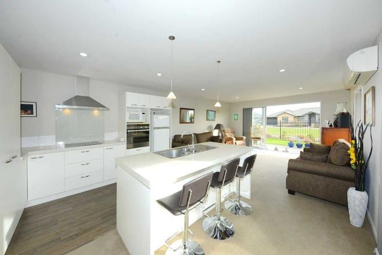 Photo of property in 11 Dunaverty Place, Broomfield, Christchurch, 8042