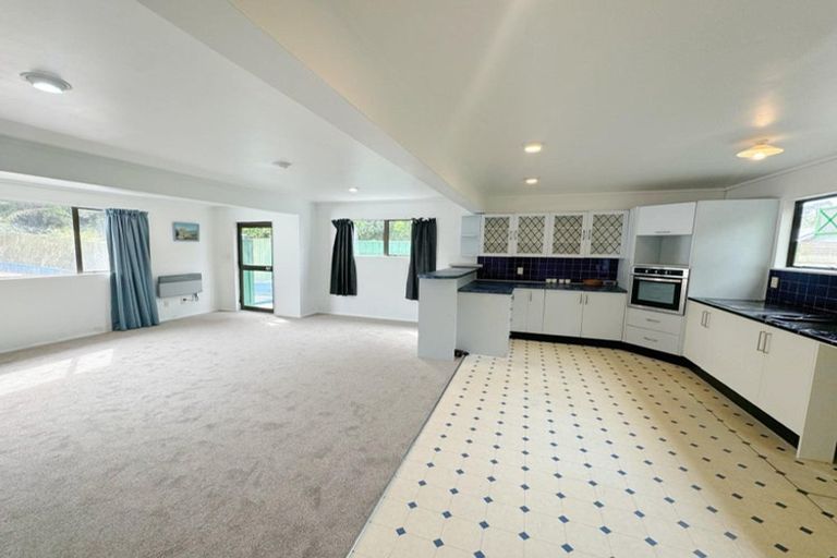 Photo of property in 33 Hindmarsh Street, Johnsonville, Wellington, 6037