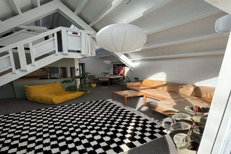 Photo of property in 2/62 South Karori Road, Karori, Wellington, 6012