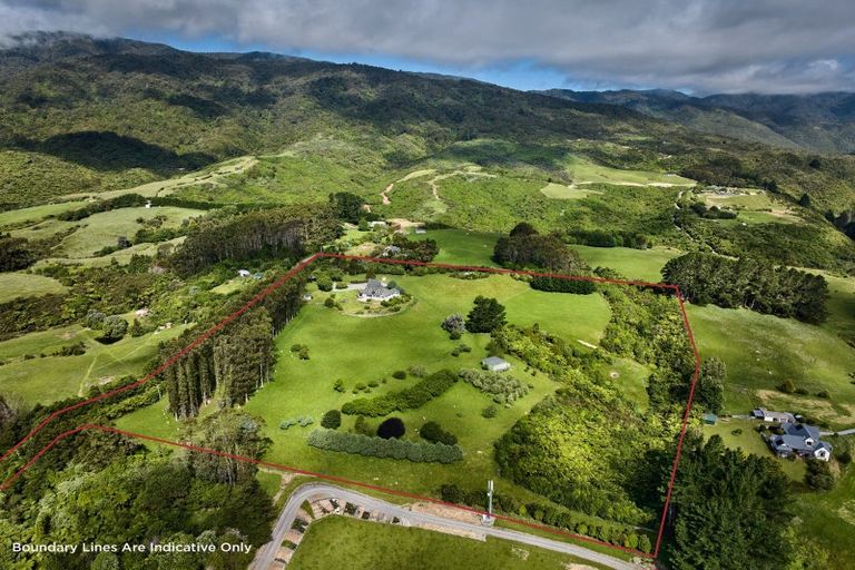 Photo of property in 92 Kaitawa Road, Hautere, Otaki, 5582