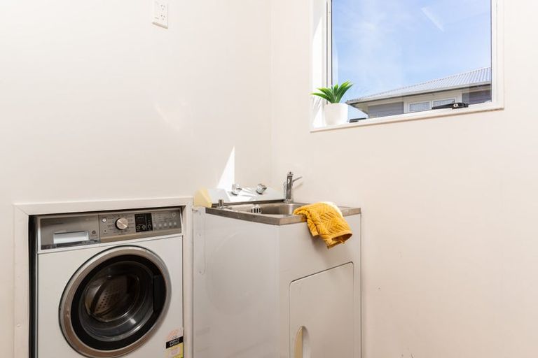 Photo of property in 8 Fitzpatrick Street, Newlands, Wellington, 6037