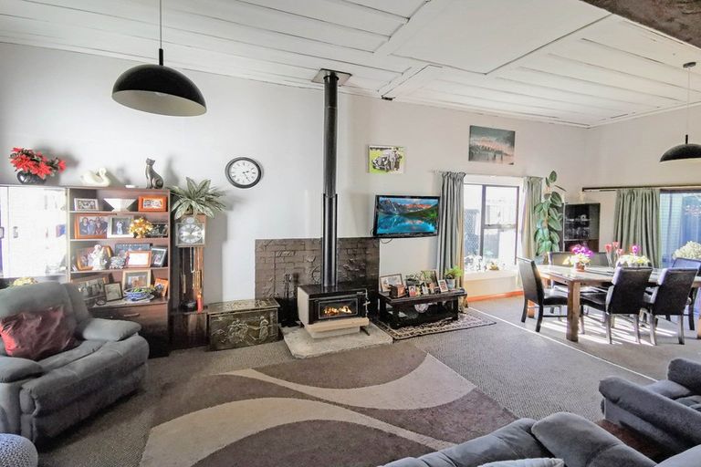 Photo of property in 1 Allardice Street, Dannevirke, 4930
