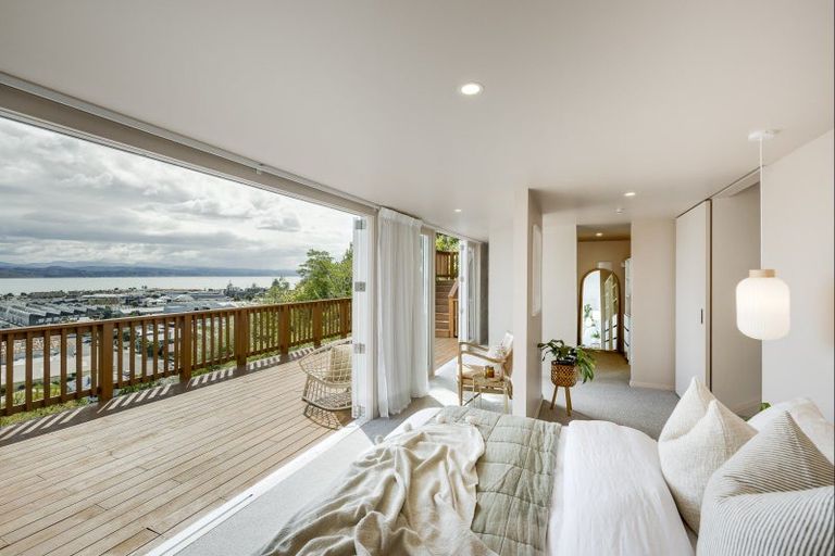 Photo of property in 5 Denholm Road, Hospital Hill, Napier, 4110