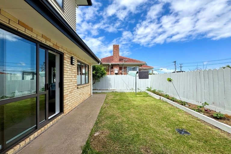 Photo of property in 77 Carruth Road, Papatoetoe, Auckland, 2025