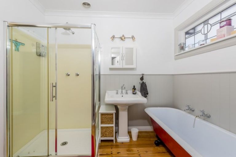 Photo of property in 7 Mcleod Street, Helensville, 0800