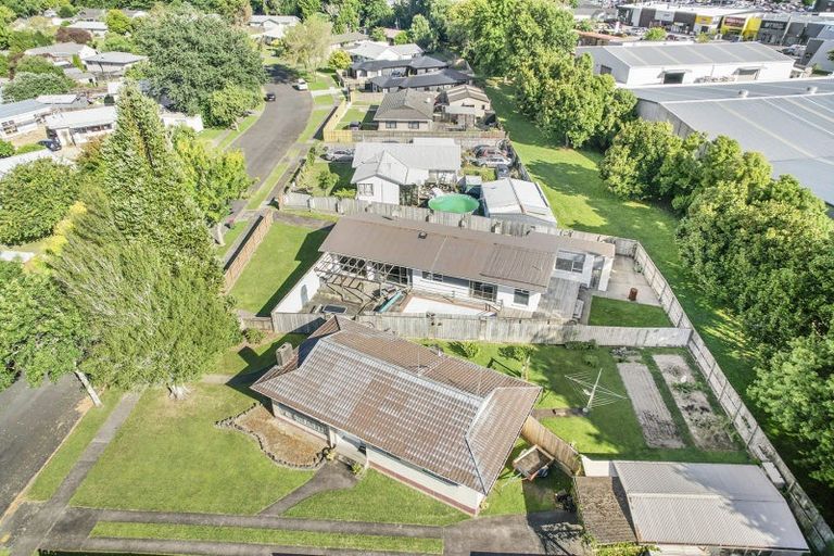 Photo of property in 71 Oakfield Crescent, Pukete, Hamilton, 3200