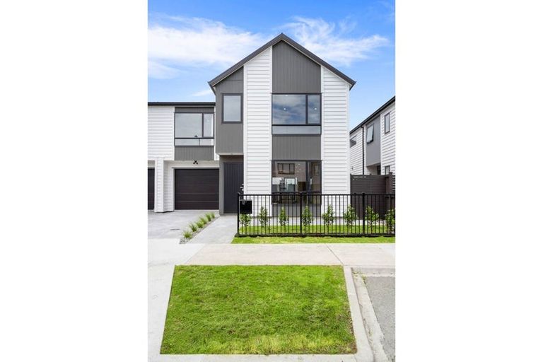 Photo of property in 12 Babos Avenue, Kumeu, 0810
