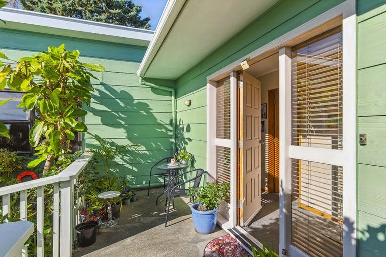 Photo of property in 47 Kakariki Grove, Waikanae, 5036