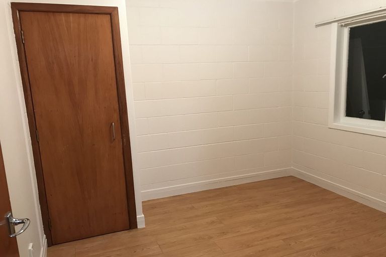 Photo of property in 10 Kereru Street, Henderson, Auckland, 0612
