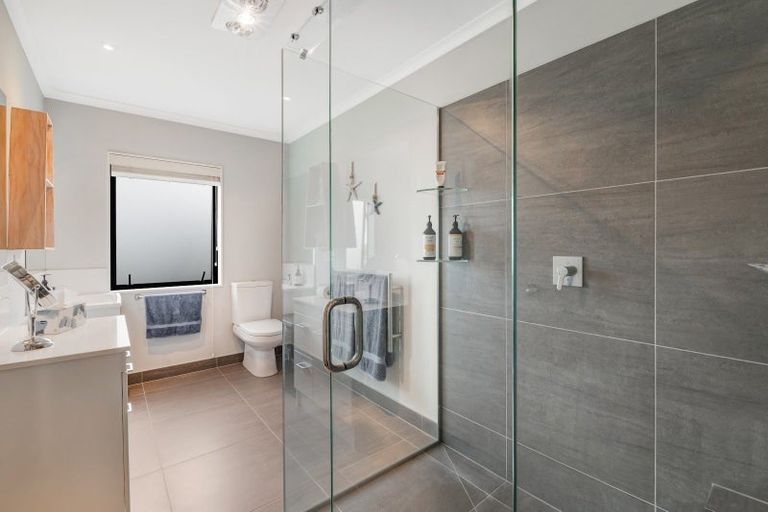 Photo of property in 14 Kingfisher Road, Silverdale, 0932