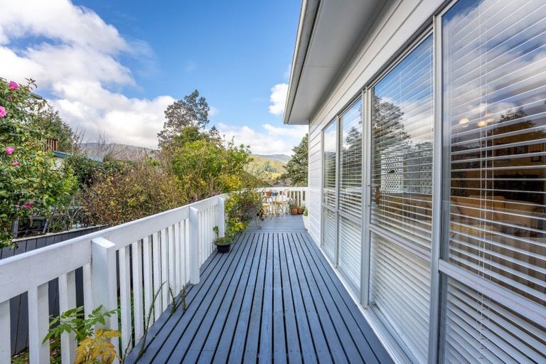 Photo of property in 4 Lincoln Grove, Wainuiomata, Lower Hutt, 5014