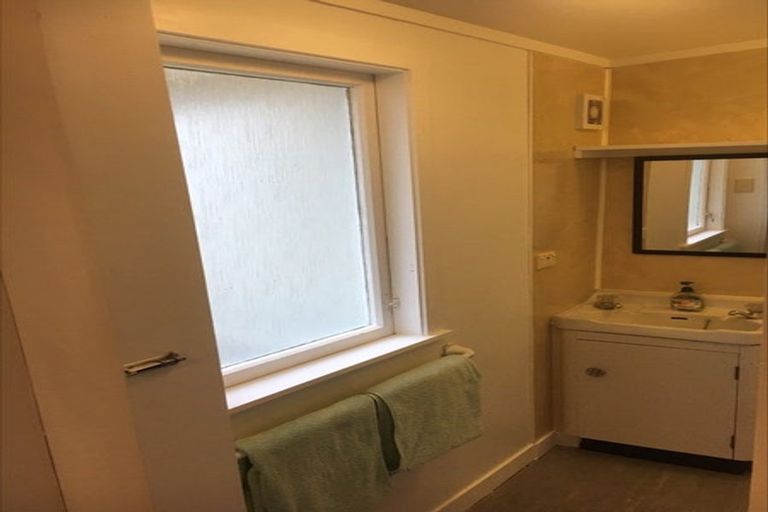 Photo of property in 90 Russell Terrace, Berhampore, Wellington, 6023