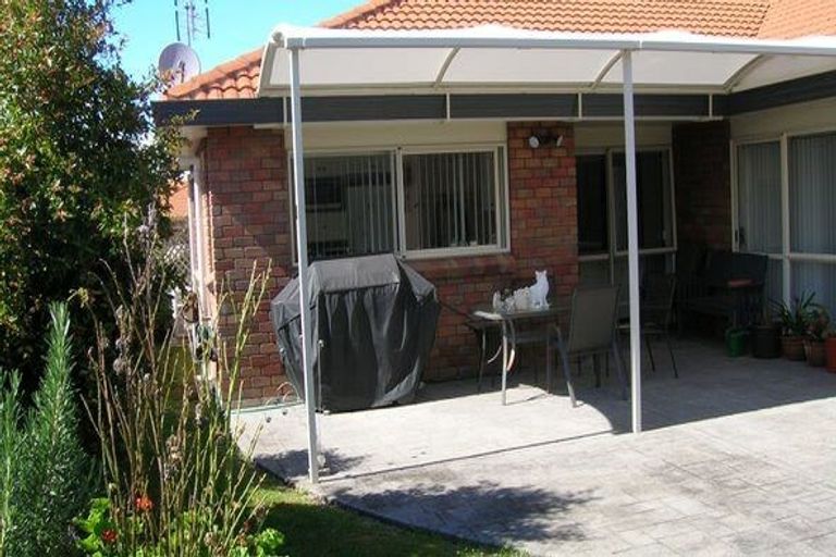 Photo of property in 110 Lakeside Drive, Orewa, 0931