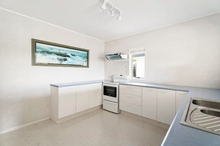 Photo of property in 76 Marellen Drive, Red Beach, 0932