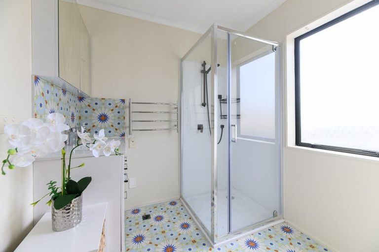 Photo of property in 1/15 Harbour View Road, Te Atatu Peninsula, Auckland, 0610