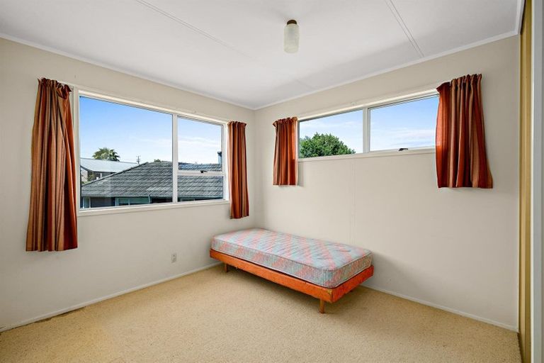Photo of property in 14 Donovan Avenue, Massey, Auckland, 0614