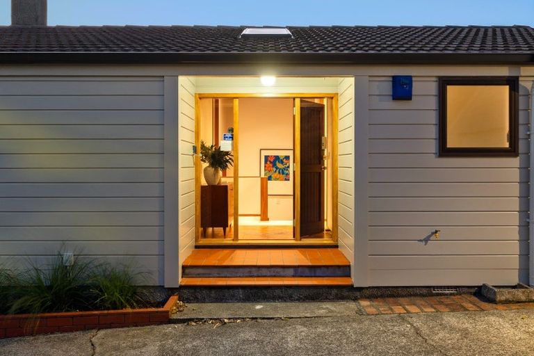 Photo of property in 15 Indira Place, Khandallah, Wellington, 6035