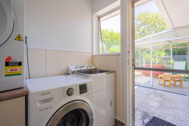 Photo of property in 24 Rewarewa Crescent, Waikanae, 5036