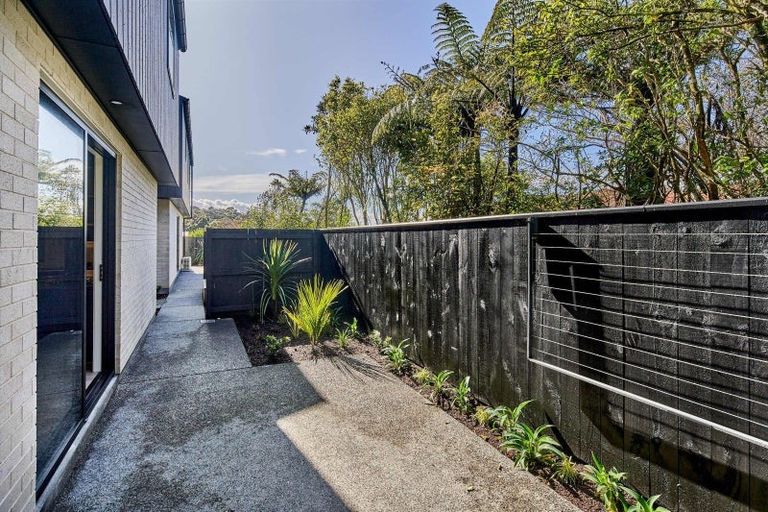 Photo of property in 17 Ara Toutouwai, Karori, Wellington, 6012