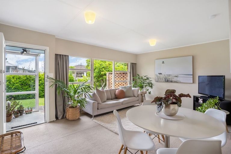 Photo of property in 2/1 Ocean View Road, Hillcrest, Auckland, 0627
