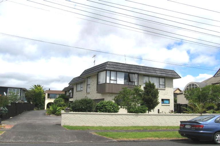 Photo of property in 2/18 Rangitoto Terrace, Milford, Auckland, 0620