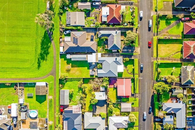 Photo of property in 4 Rixon Place, Te Atatu Peninsula, Auckland, 0610