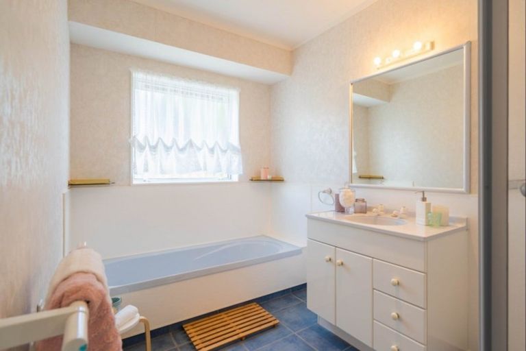 Photo of property in 137 Langdale Avenue, Paraparaumu, 5032