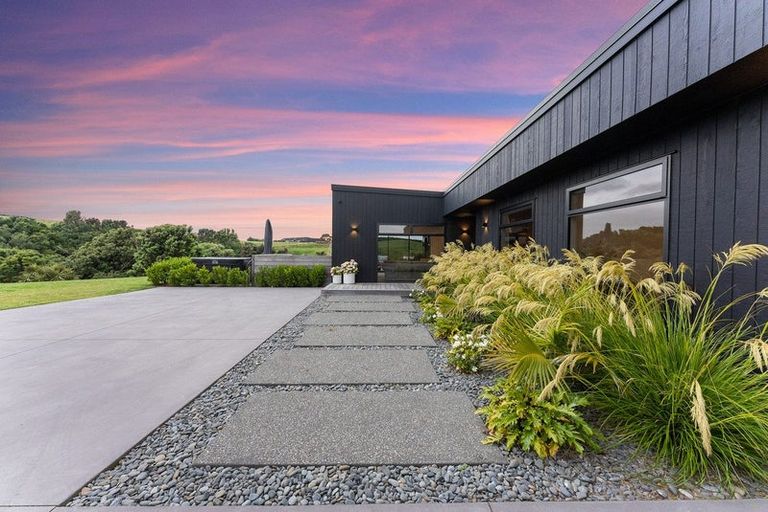 Photo of property in Tapuae, 26 Washer Road, Omata, New Plymouth, 4374