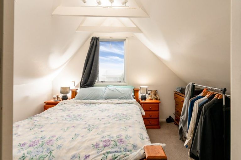 Photo of property in 17 Fitzpatrick Street, Newlands, Wellington, 6037