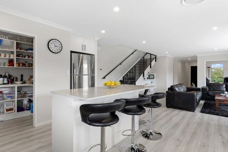 Photo of property in 37 Bert Wall Drive, Omokoroa, 3114