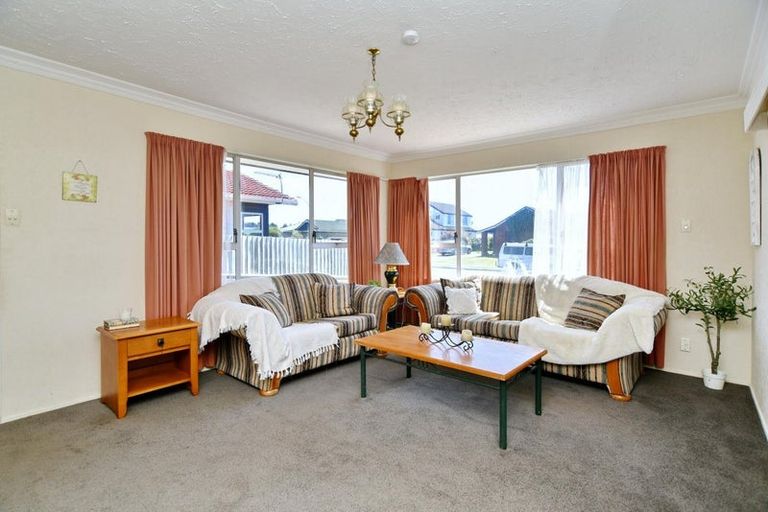 Photo of property in 1/15 Heathglen Avenue, Parklands, Christchurch, 8083