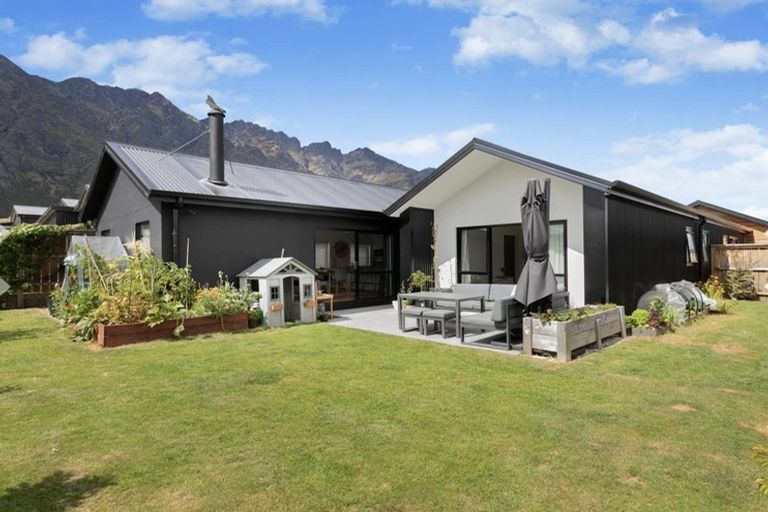 Photo of property in 12 Leicester Street, Jacks Point, 9371