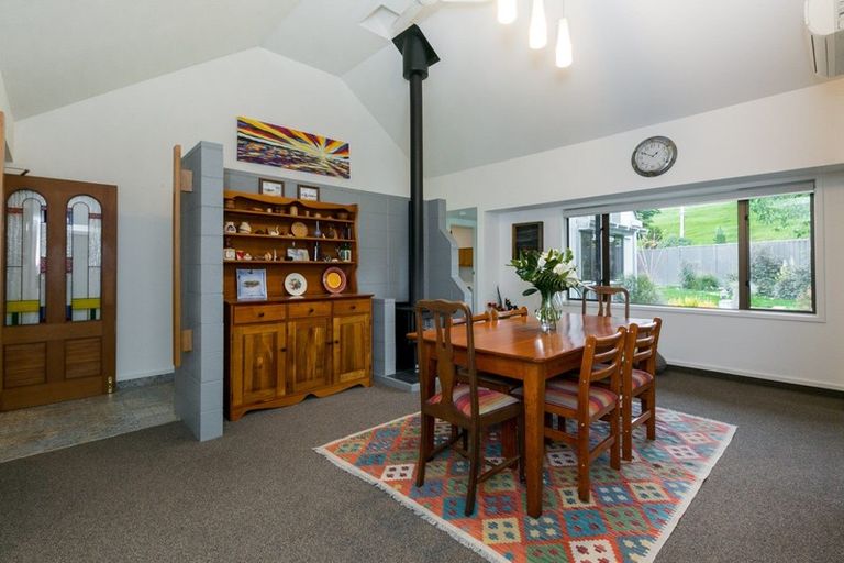 Photo of property in 2 Matthews Place, Taradale, Napier, 4112