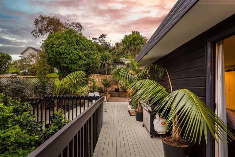 Photo of property in 2/28 Stephanie Close, Glenfield, Auckland, 0629